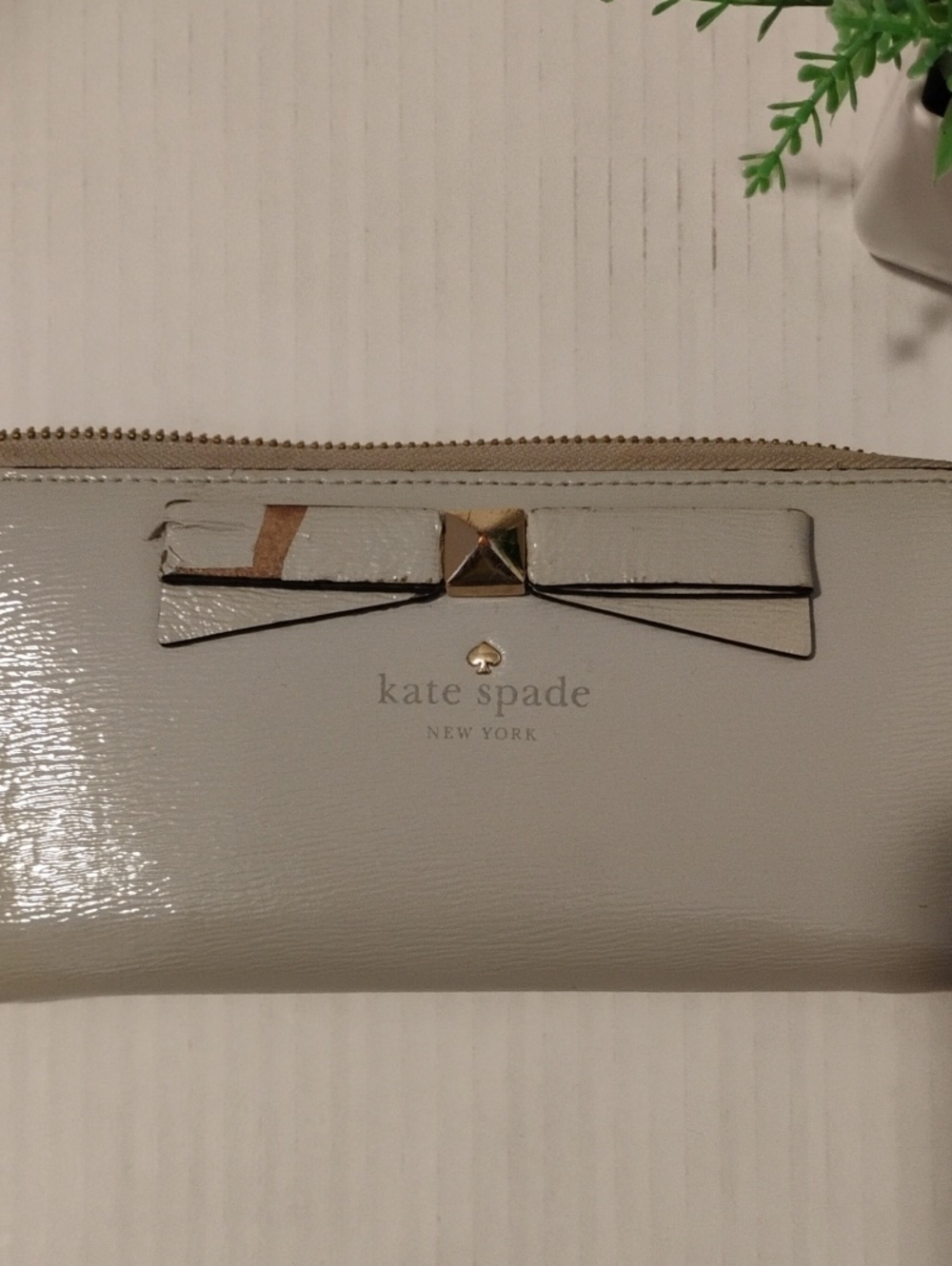 kate spade Beacon Court Nisha Wallet. Patent Leather. Light Gray in color.